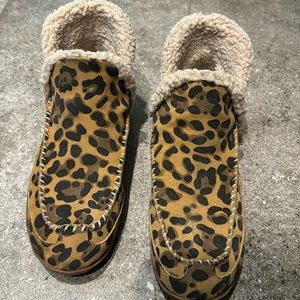 BLONDO Waterproof Booties Animal Print Size 9